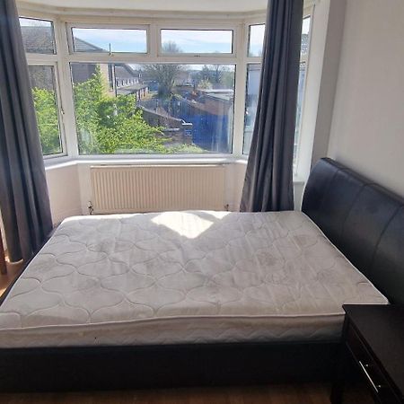 Ritz Place 3 Northolt  Екстериор снимка