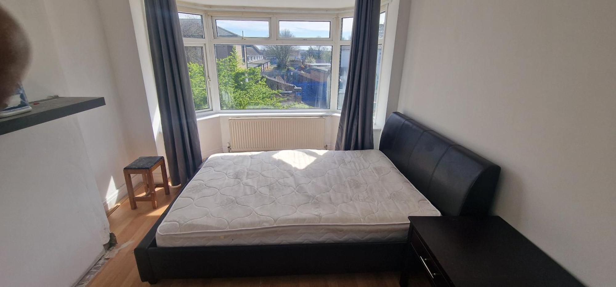 Ritz Place 3 Northolt  Екстериор снимка