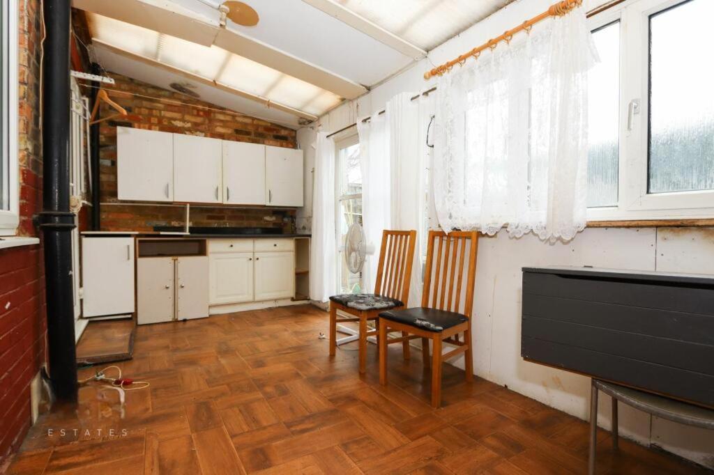 Ritz Place 3 Northolt  Екстериор снимка