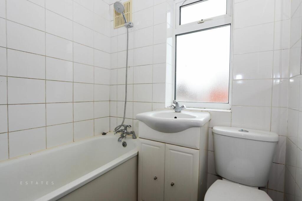 Ritz Place 3 Northolt  Екстериор снимка